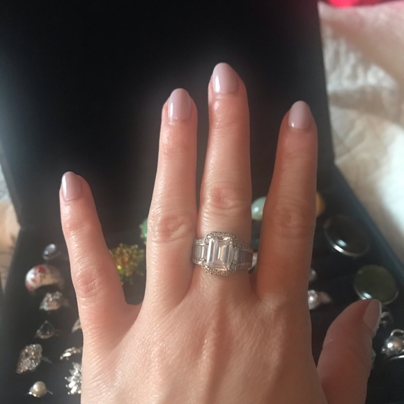 Beautiful Right hand Sapphire ring - Picture 3 of 5